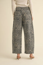 Load image into Gallery viewer, Luxy Leopard Jeans
