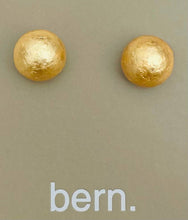 Load image into Gallery viewer, Pearl Stud (gold)
