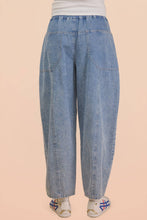 Load image into Gallery viewer, Luna Barrel Pants- Light Indigo
