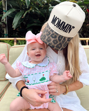 Load image into Gallery viewer, Mommin&#39; - Black Vintage Trucker Hat: Cheetah
