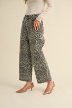 Load image into Gallery viewer, Luxy Leopard Jeans
