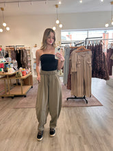 Load image into Gallery viewer, Kaden Barrel Pants
