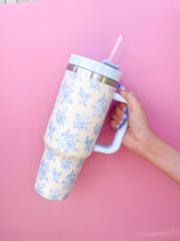 Load image into Gallery viewer, Cream &amp; Blue Floral 40oz Tumbler
