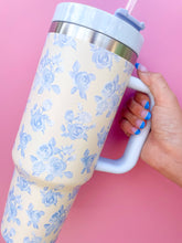 Load image into Gallery viewer, Cream &amp; Blue Floral 40oz Tumbler
